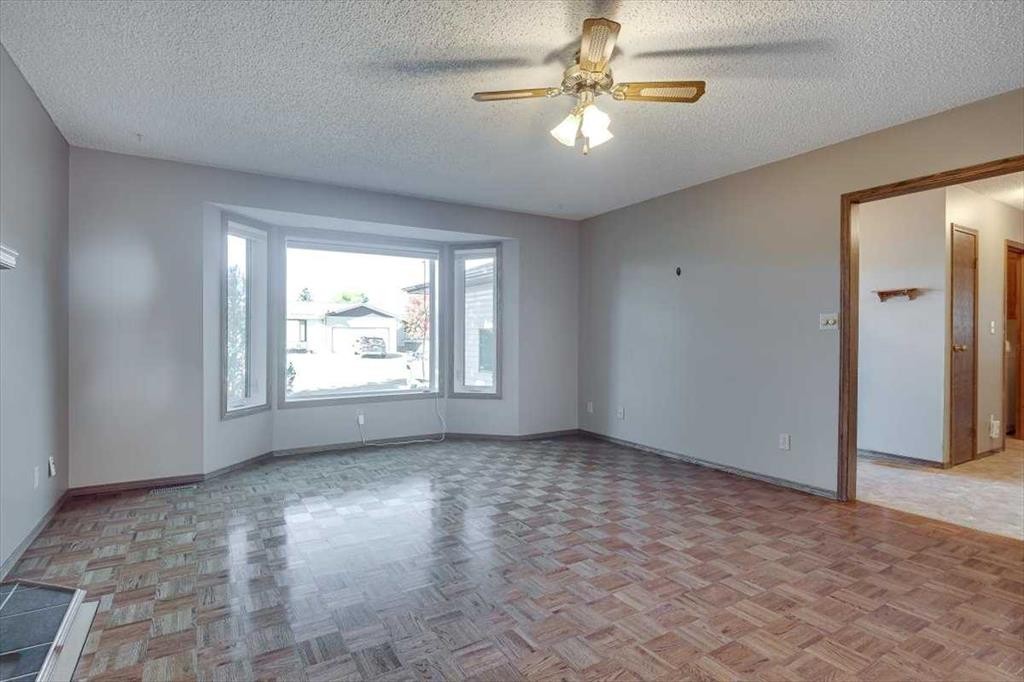 433 Regal Crescent, Trochu, AB - Indoor Photo Showing Other Room