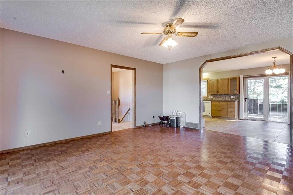 433 Regal Crescent, Trochu, AB - Indoor Photo Showing Other Room