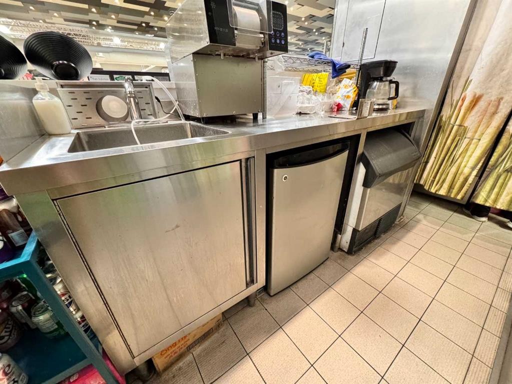 999 36 Street Ne, Calgary, AB