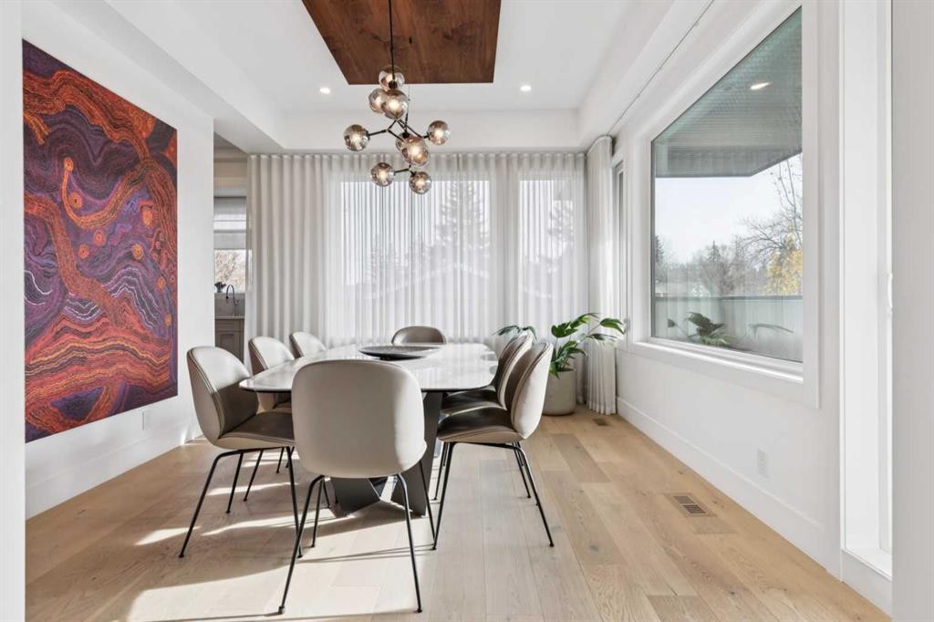 708 Crescent Boulevard Sw, Calgary, AB - Indoor Photo Showing Dining Room