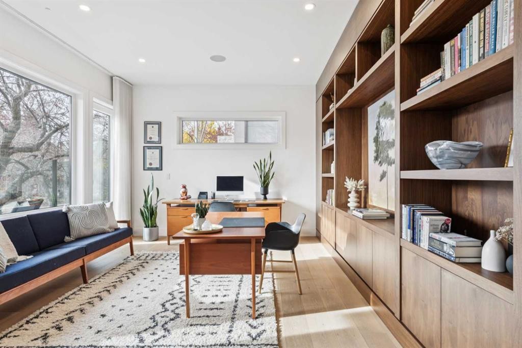 708 Crescent Boulevard Sw, Calgary, AB - Indoor Photo Showing Office