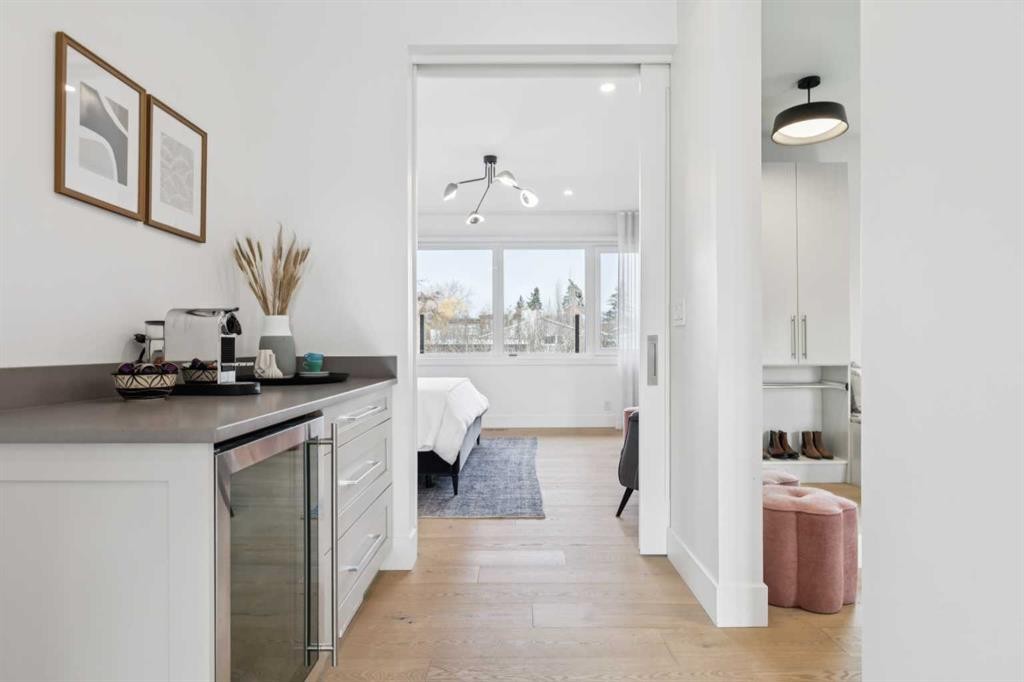 708 Crescent Boulevard Sw, Calgary, AB - Indoor