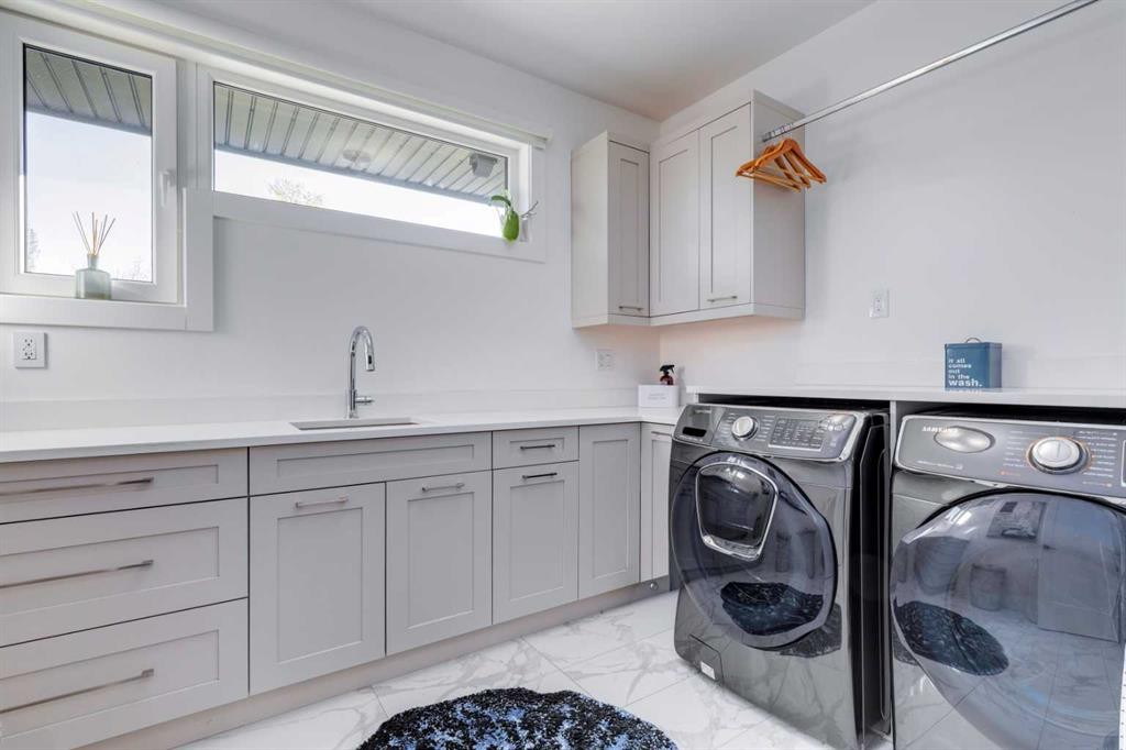708 Crescent Boulevard Sw, Calgary, AB - Indoor Photo Showing Laundry Room