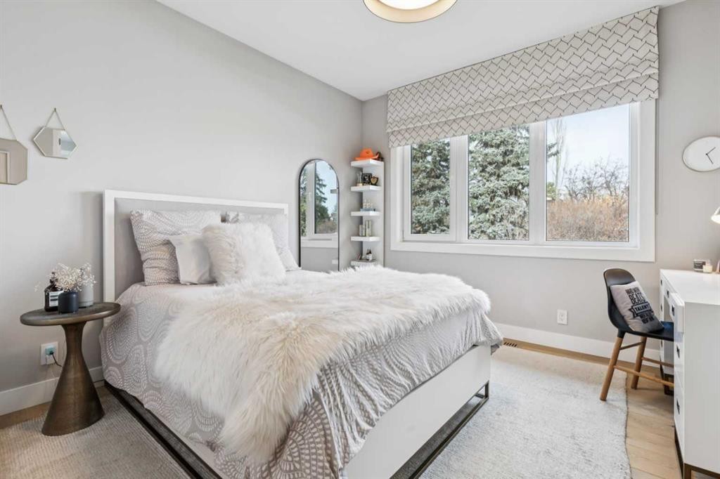 708 Crescent Boulevard Sw, Calgary, AB - Indoor Photo Showing Bedroom