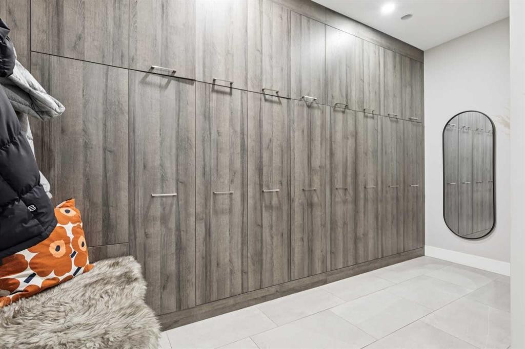 708 Crescent Boulevard Sw, Calgary, AB - Indoor