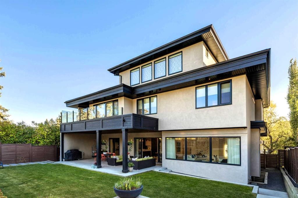 708 Crescent Boulevard Sw, Calgary, AB - Outdoor