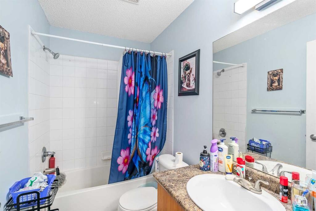 1116-1140 Taradale Drive Ne, Calgary, AB - Indoor Photo Showing Bathroom