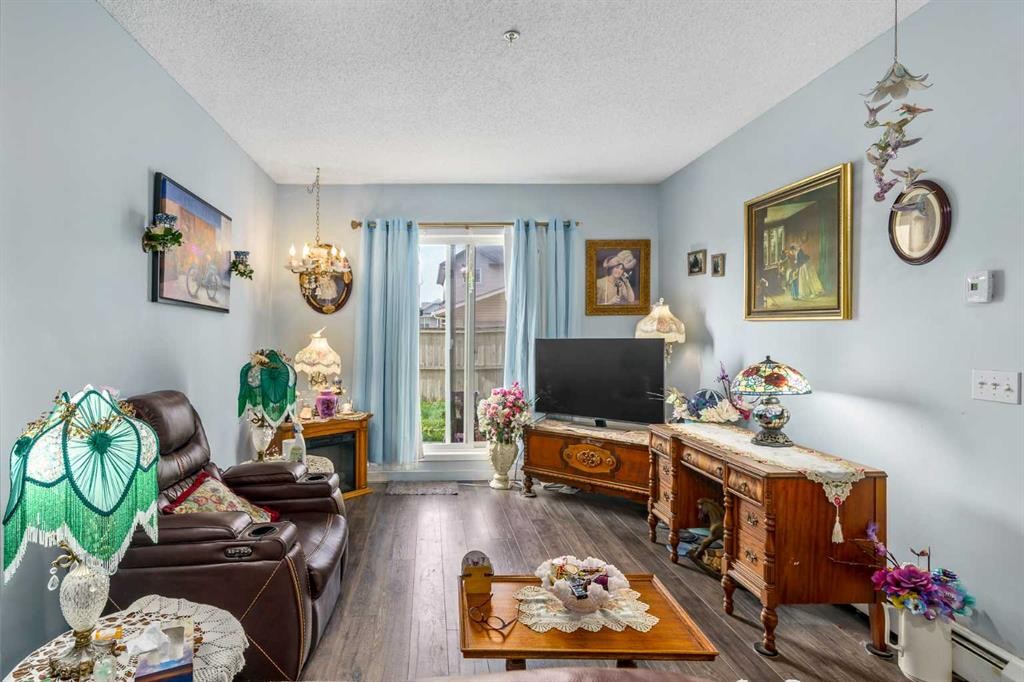 1116-1140 Taradale Drive Ne, Calgary, AB - Indoor Photo Showing Living Room