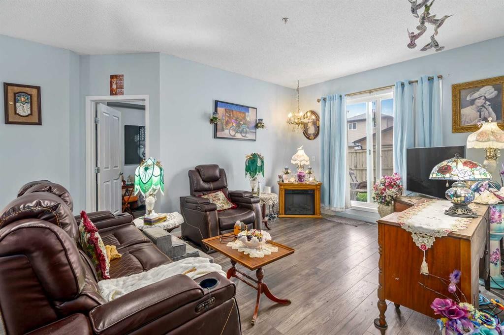 1116-1140 Taradale Drive Ne, Calgary, AB - Indoor Photo Showing Living Room