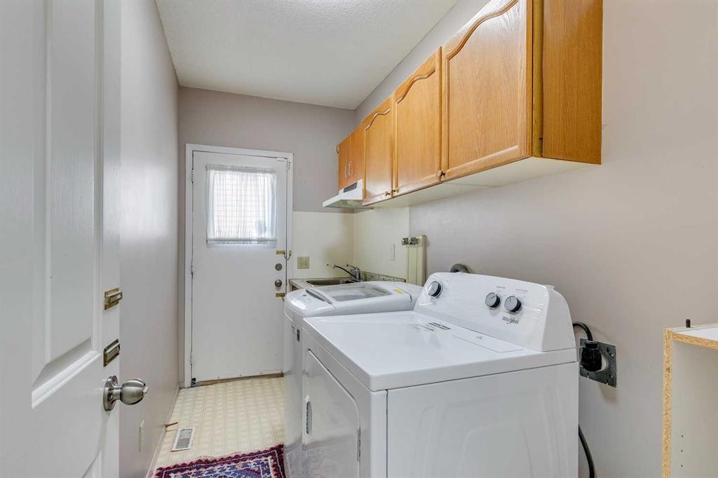 33 Shawnee View Sw, Calgary, AB - Indoor Photo Showing Laundry Room
