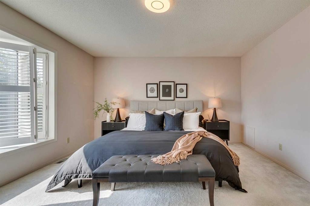 33 Shawnee View Sw, Calgary, AB - Indoor Photo Showing Bedroom