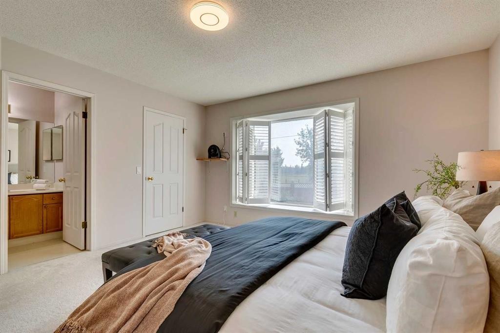 33 Shawnee View Sw, Calgary, AB - Indoor Photo Showing Bedroom