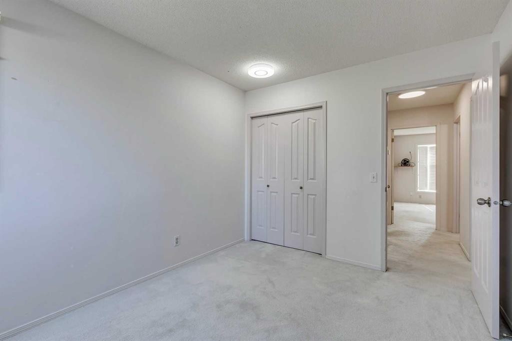 33 Shawnee View Sw, Calgary, AB - Indoor Photo Showing Other Room