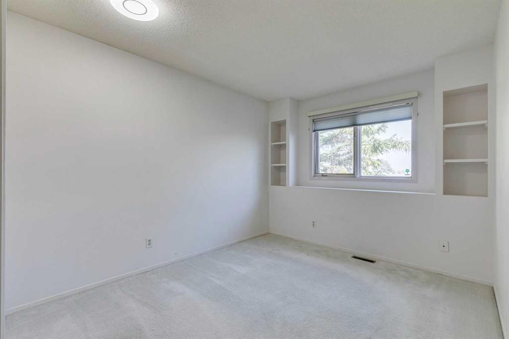33 Shawnee View Sw, Calgary, AB - Indoor Photo Showing Other Room