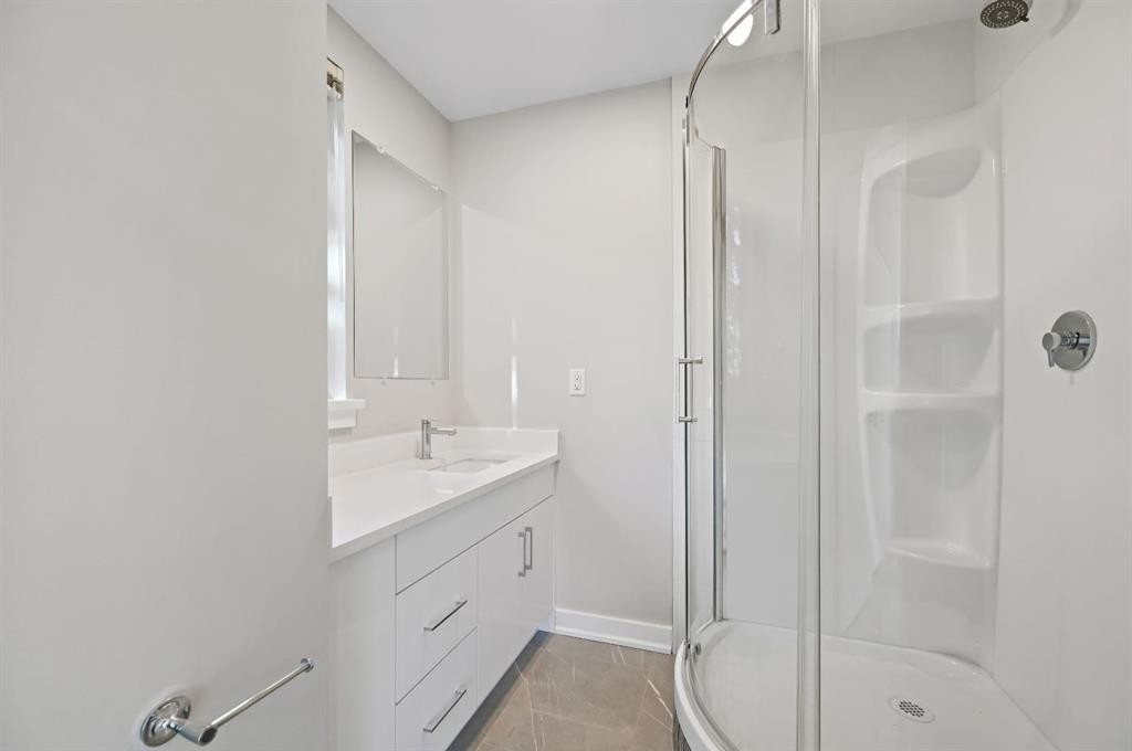 202-3316 Rideau Place Sw, Calgary, AB - Indoor Photo Showing Bathroom