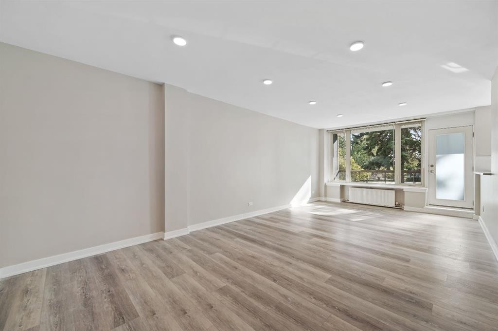 202-3316 Rideau Place Sw, Calgary, AB - Indoor