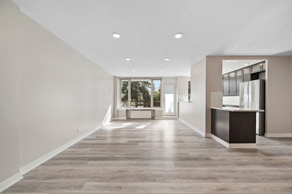 202-3316 Rideau Place Sw, Calgary, AB - Indoor