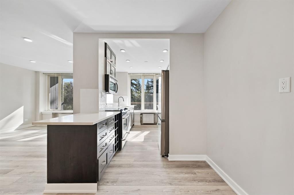 202-3316 Rideau Place Sw, Calgary, AB - Indoor