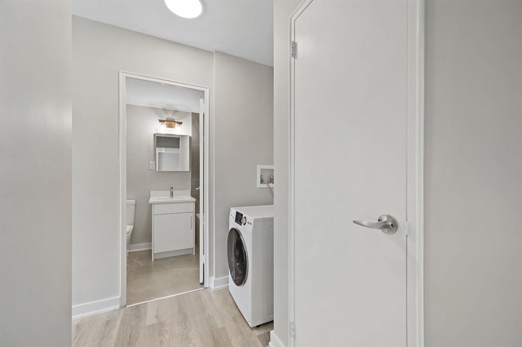 202-3316 Rideau Place Sw, Calgary, AB - Indoor Photo Showing Laundry Room