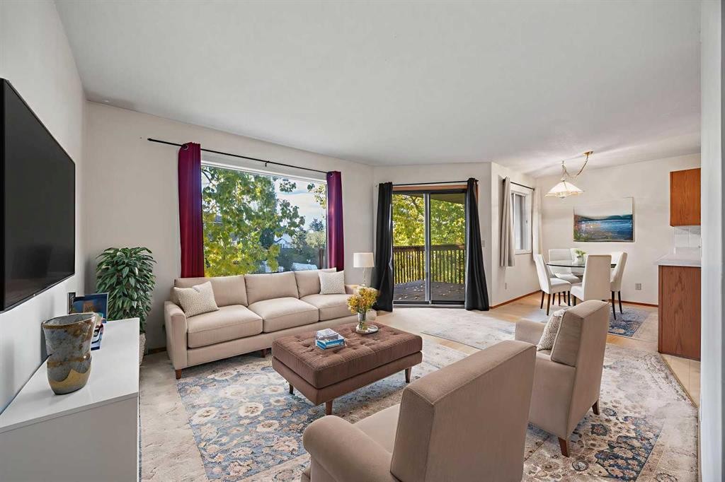 52 Sandarac Circle Nw, Calgary, AB - Indoor Photo Showing Living Room
