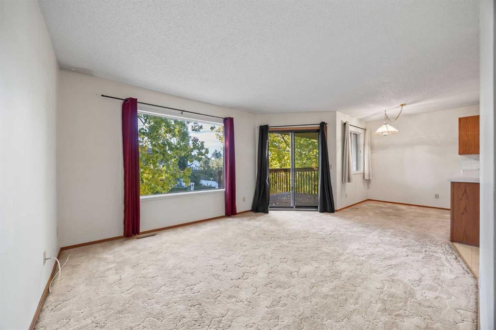 52 Sandarac Circle Nw, Calgary, AB - Indoor Photo Showing Other Room