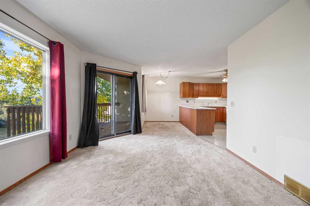 52 Sandarac Circle Nw, Calgary, AB - Indoor Photo Showing Other Room