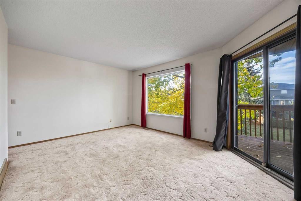 52 Sandarac Circle Nw, Calgary, AB - Indoor Photo Showing Other Room
