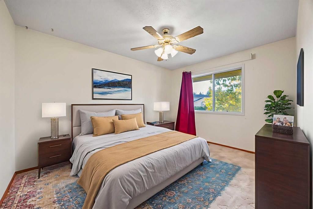 52 Sandarac Circle Nw, Calgary, AB - Indoor Photo Showing Bedroom