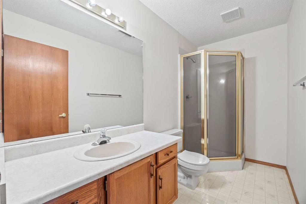 52 Sandarac Circle Nw, Calgary, AB - Indoor Photo Showing Bathroom