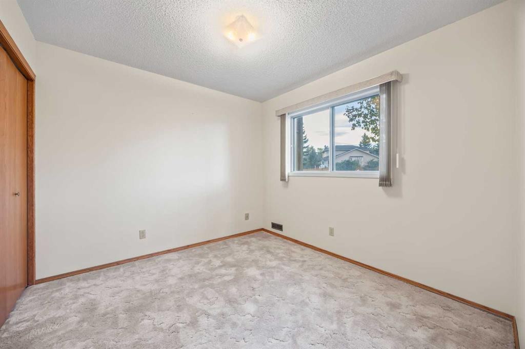 52 Sandarac Circle Nw, Calgary, AB - Indoor Photo Showing Other Room