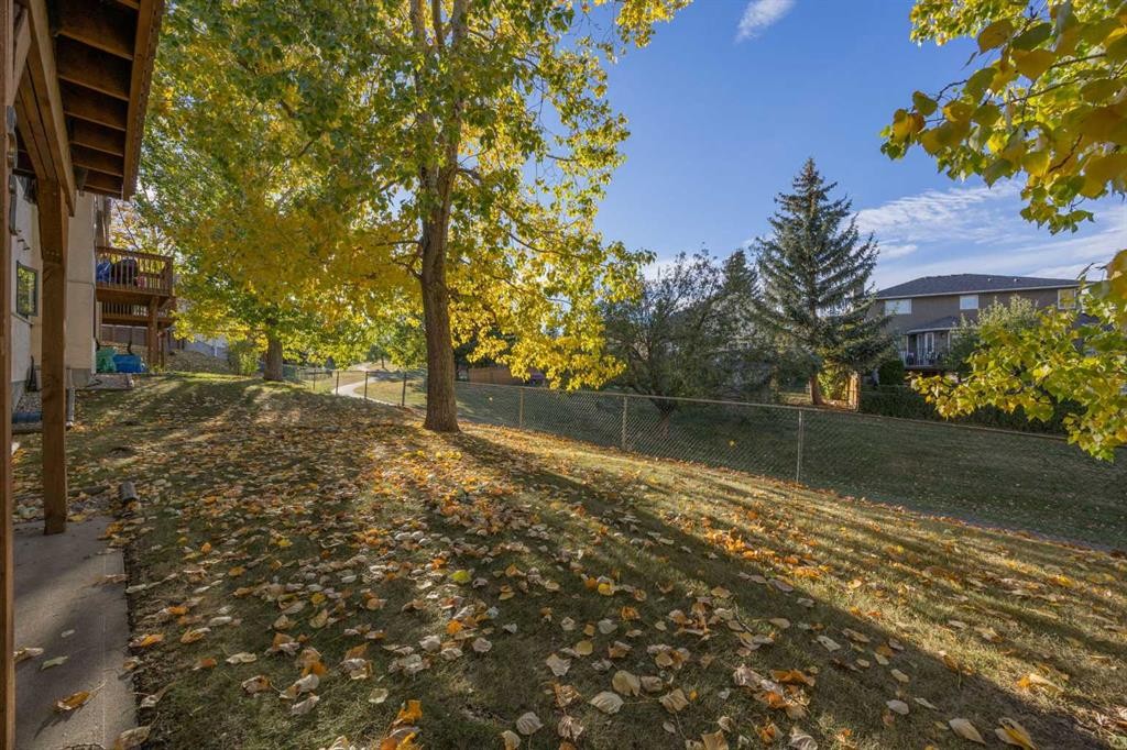 52 Sandarac Circle Nw, Calgary, AB - Outdoor
