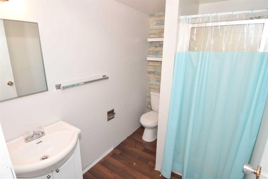 230054 Range Road 255, Rural Wheatland County, AB - Indoor Photo Showing Bathroom