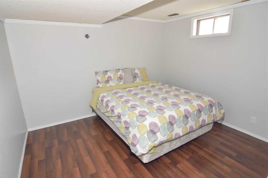 230054 Range Road 255, Rural Wheatland County, AB - Indoor Photo Showing Bedroom