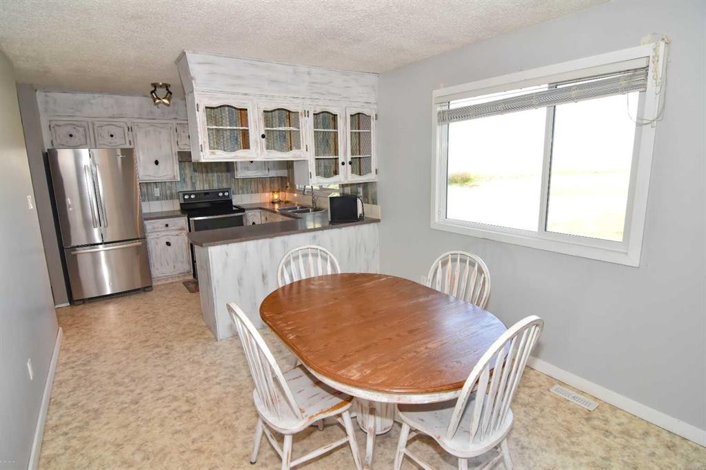 230054 Range Road 255, Rural Wheatland County, AB - Indoor Photo Showing Dining Room