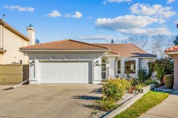 824 Sierra Morena Place SW Calgary, AB T3H 2W8