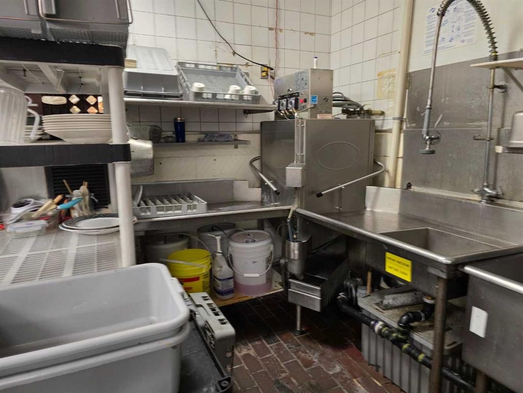 0 16 Avenue Nw, Calgary, AB