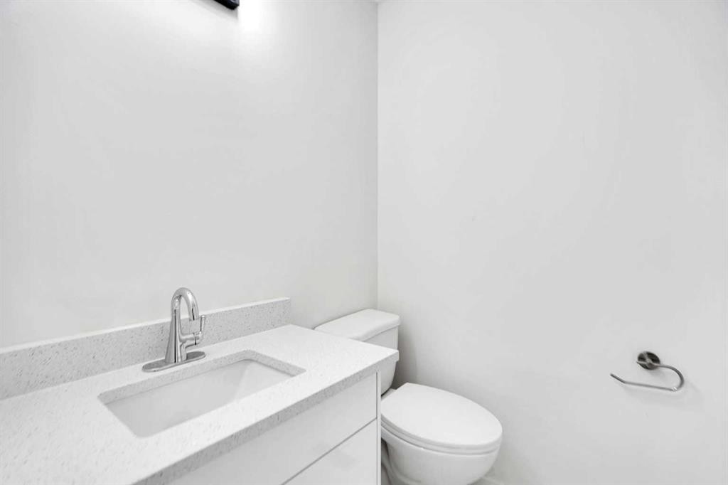6032 Martingrove Road, Calgary, AB - Indoor Photo Showing Bathroom