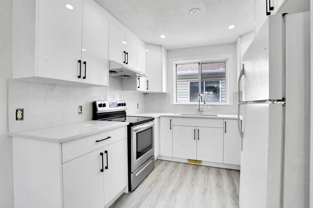 6032 Martingrove Road, Calgary, AB - Indoor Photo Showing Kitchen With Upgraded Kitchen