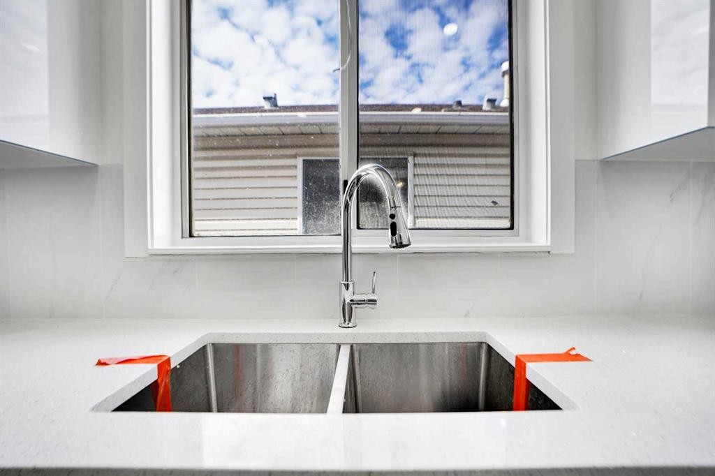 6032 Martingrove Road, Calgary, AB - Indoor Photo Showing Kitchen