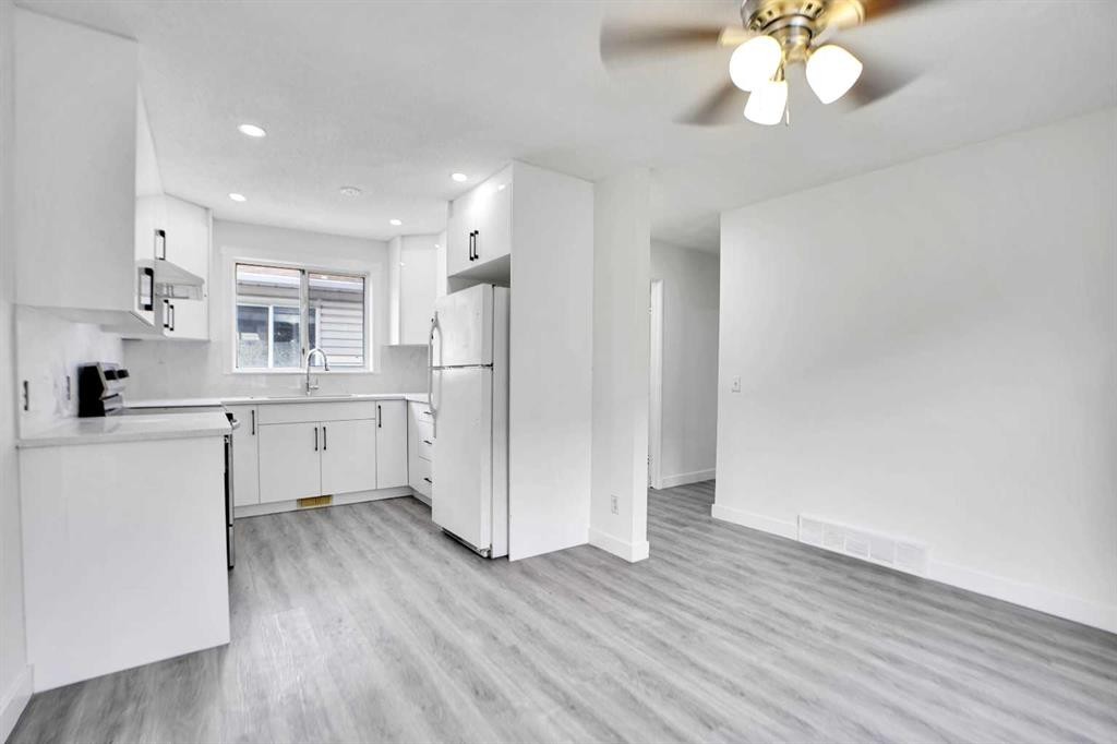 6032 Martingrove Road, Calgary, AB - Indoor Photo Showing Kitchen