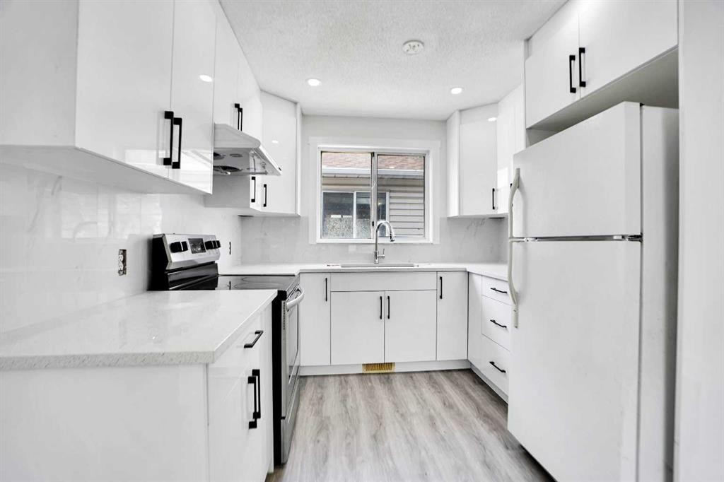 6032 Martingrove Road, Calgary, AB - Indoor Photo Showing Kitchen With Upgraded Kitchen