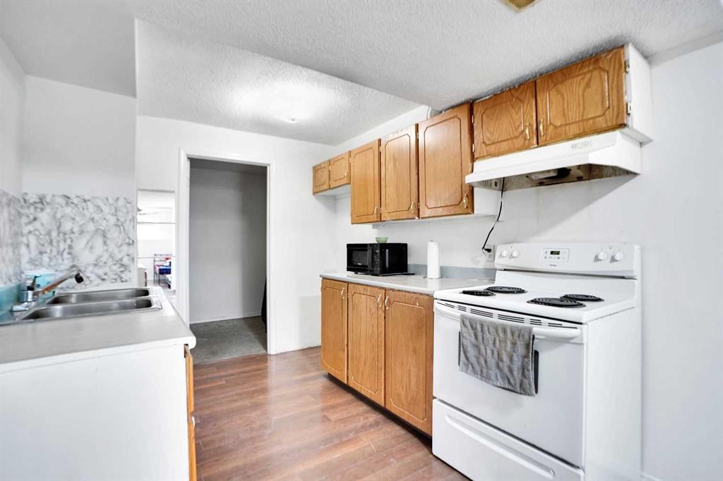 6032 Martingrove Road, Calgary, AB - Indoor Photo Showing Kitchen With Double Sink