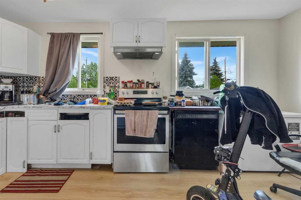 2235 43 Street Se, Calgary, AB - Indoor Photo Showing Kitchen