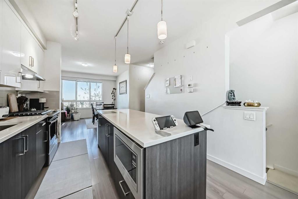 122 Sherwood Lane Nw, Calgary, AB - Indoor Photo Showing Kitchen With Upgraded Kitchen