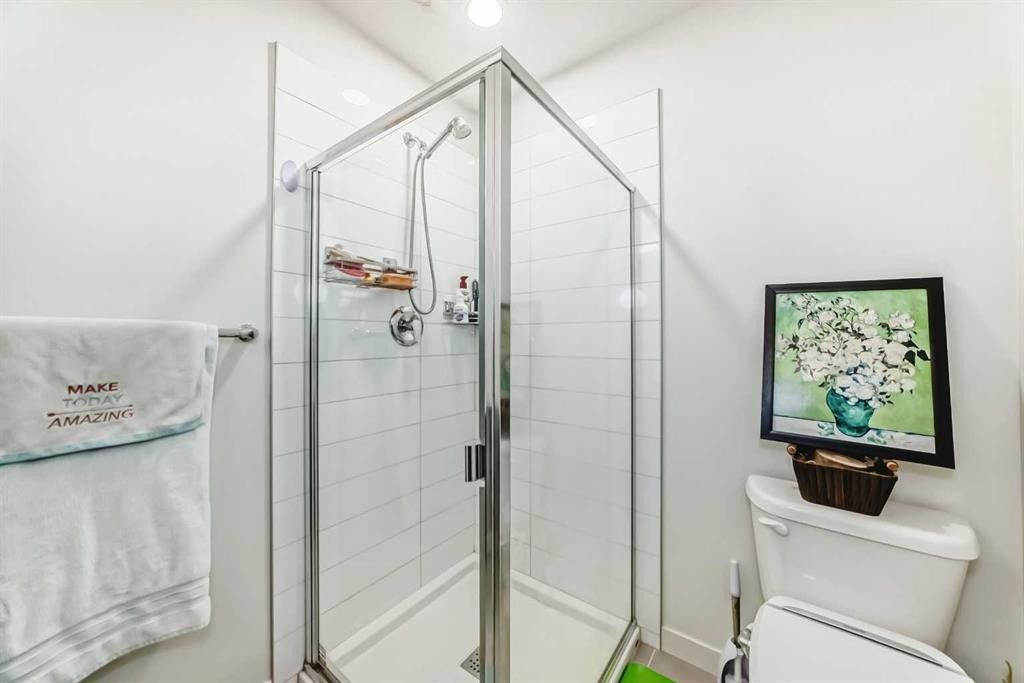 122 Sherwood Lane Nw, Calgary, AB - Indoor Photo Showing Bathroom