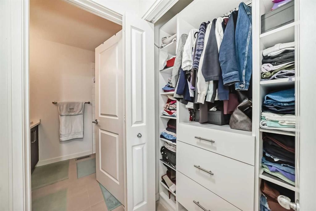 122 Sherwood Lane Nw, Calgary, AB - Indoor With Storage