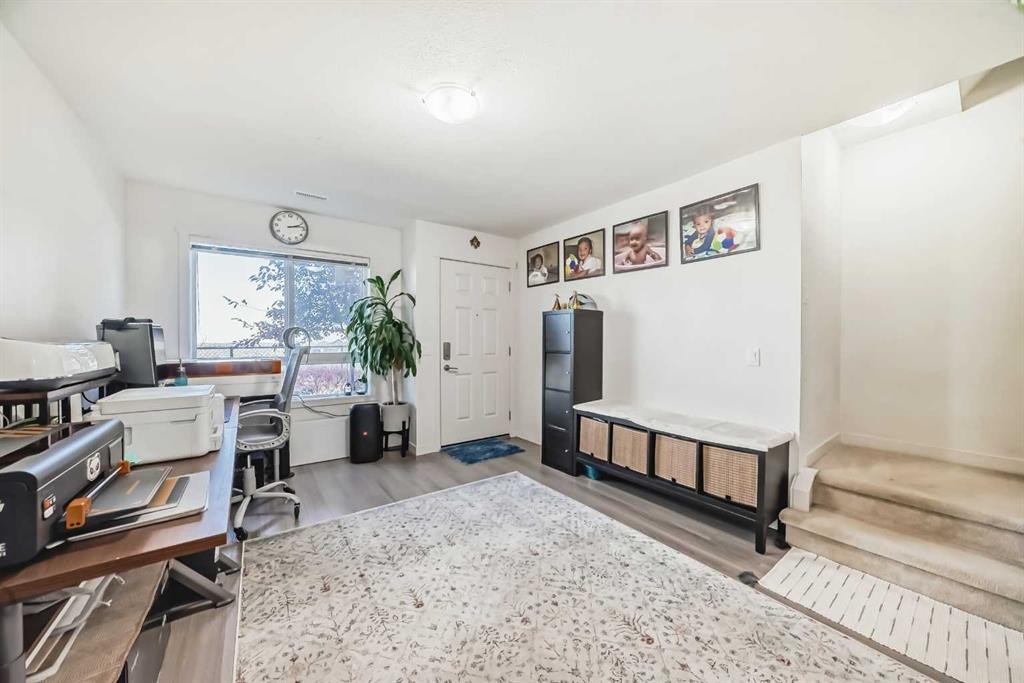 122 Sherwood Lane Nw, Calgary, AB - Indoor