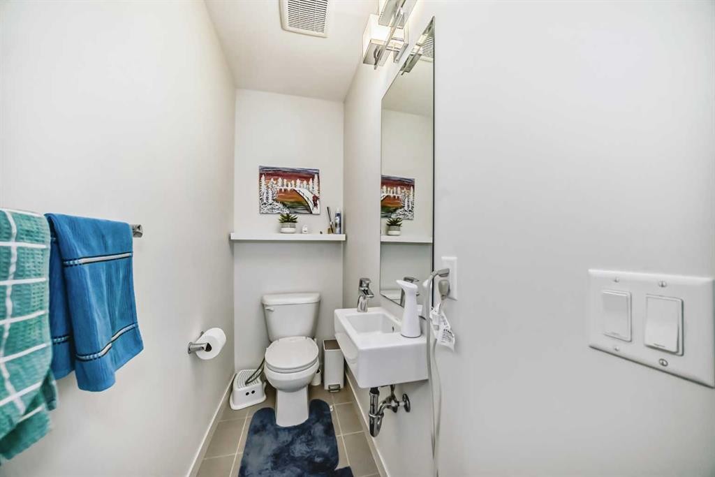 122 Sherwood Lane Nw, Calgary, AB - Indoor Photo Showing Bathroom