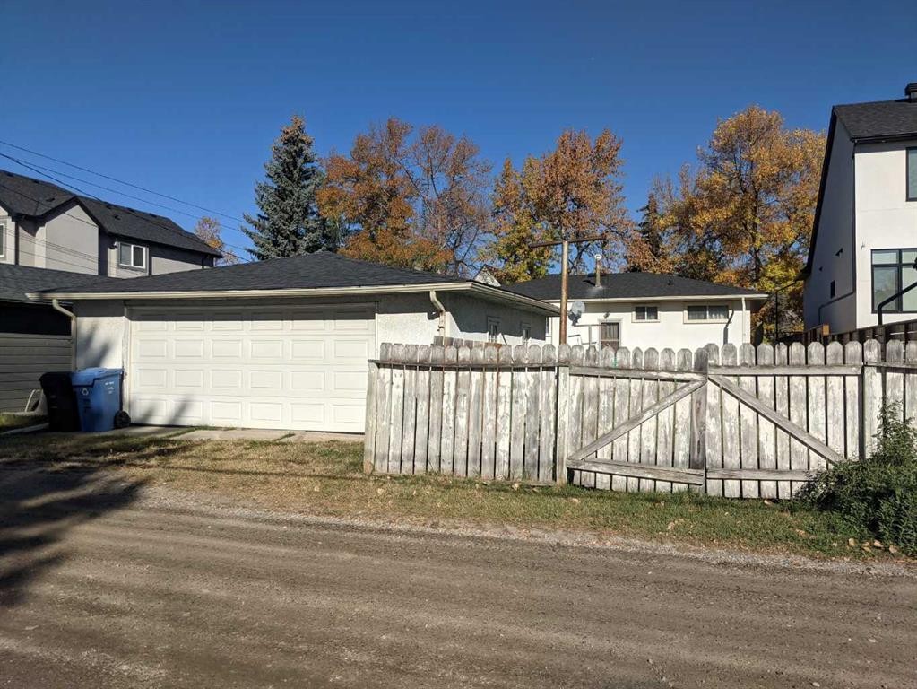 2019 52 Avenue Sw, Calgary, AB - Outdoor