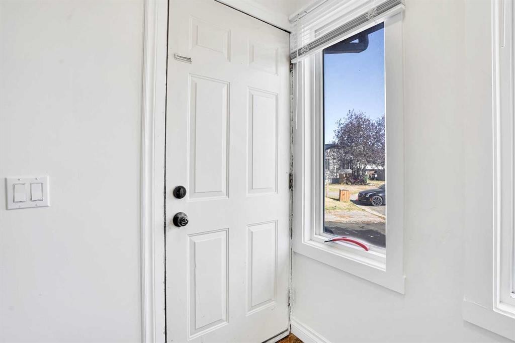 26 Falmead Bay Ne, Calgary, AB - Indoor Photo Showing Other Room